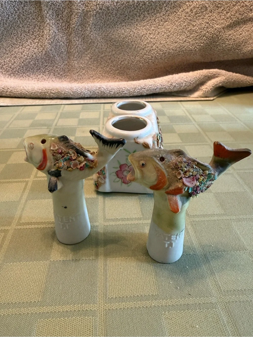 Vtg 1950s Japan Patent TT Nodding Fish Salt & Pepper Shaker Shell Set